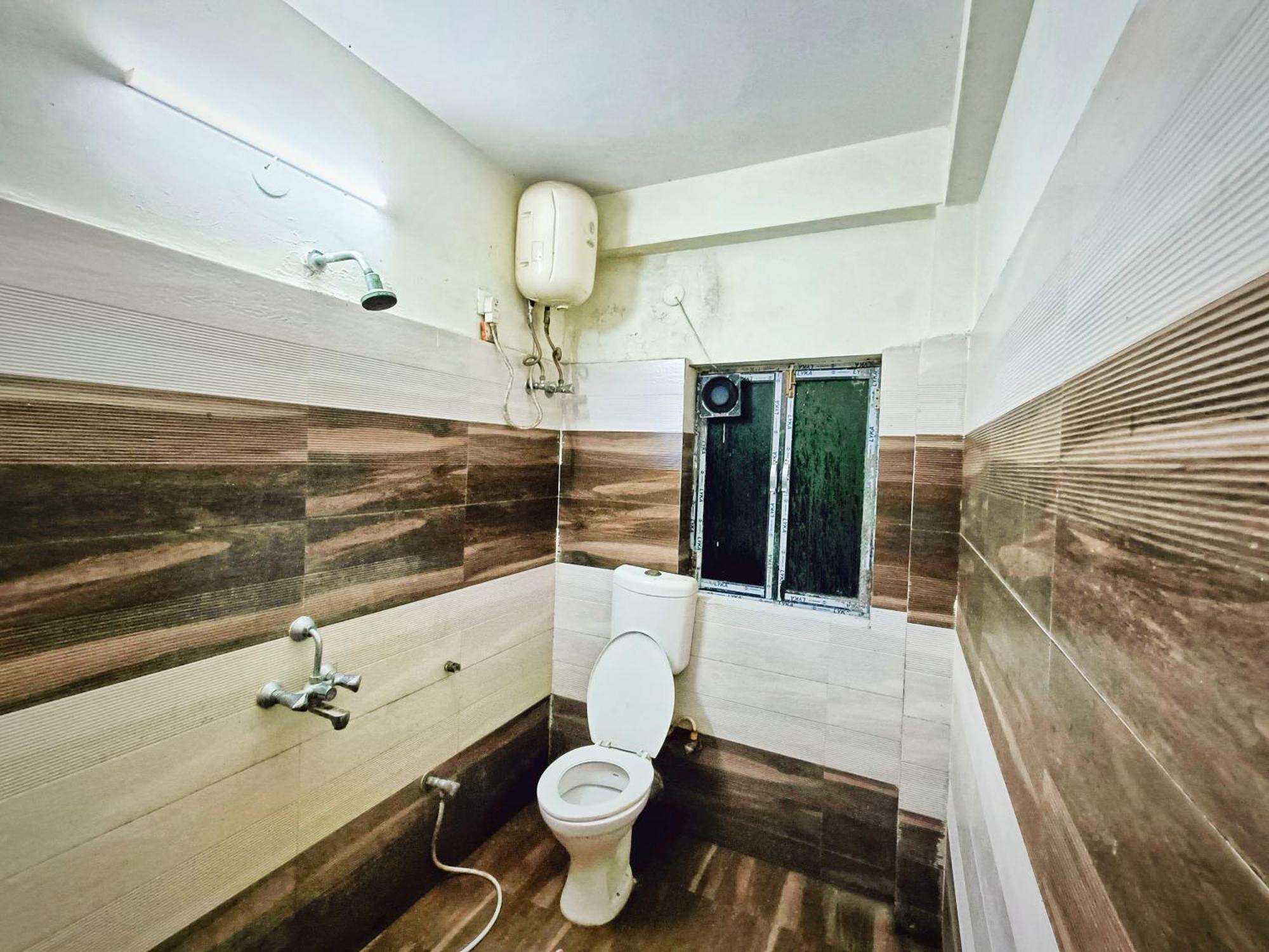 Rest Inn Hotel Newtown Road Near Tata Medical Колката Екстериор снимка