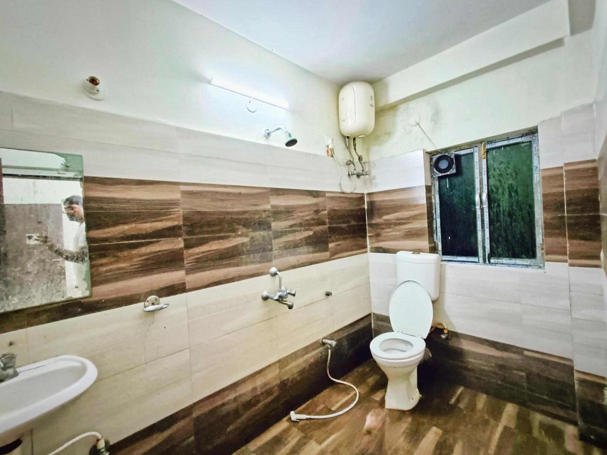 Rest Inn Hotel Newtown Road Near Tata Medical Колката Екстериор снимка