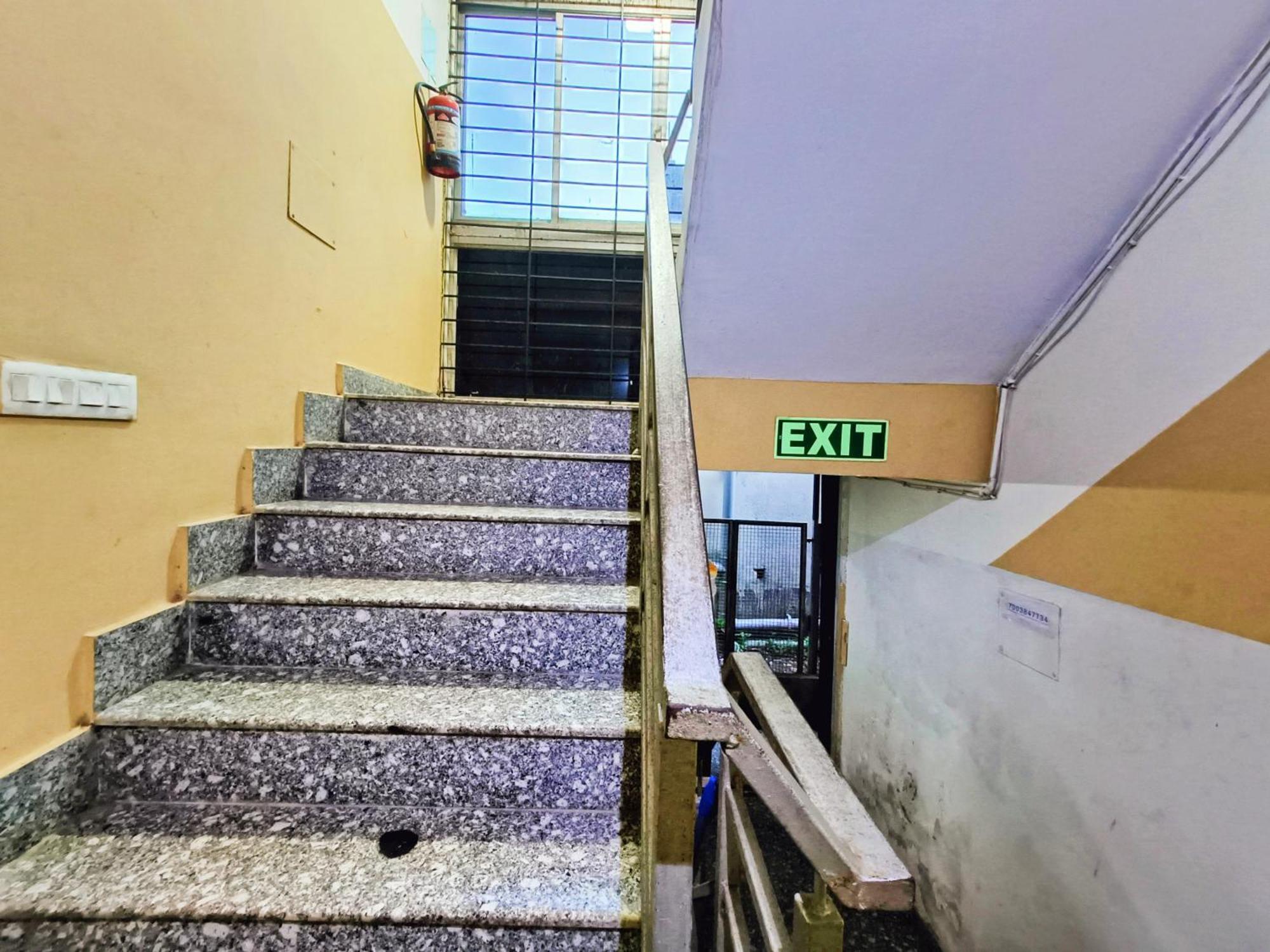 Rest Inn Hotel Newtown Road Near Tata Medical Колката Екстериор снимка